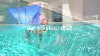 Underwater fuck in the pool