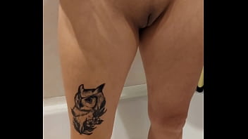 Seductive wife’s close shave tease & pussy reveal