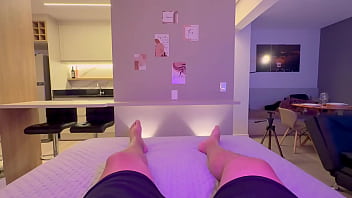 Hoje meu corno teve ganhou minha boca minha bunda e o prazer de gozar nos meus pés