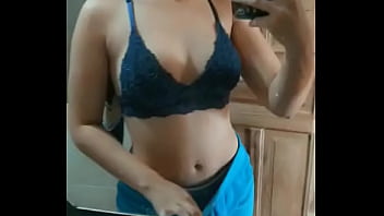 Rompo culito a mi amiga en el baño y le duele