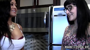 Look at maxine x & camille black eating & fucking each other's cunts