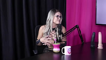 Ela começou como acompanhante em um momento de dificuldade e não se sentia digna em ter um relacionamento amanda smell sheer red