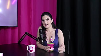 Ela começou como acompanhante em um momento de dificuldade e não se sentia digna em ter um relacionamento amanda smell sheer red