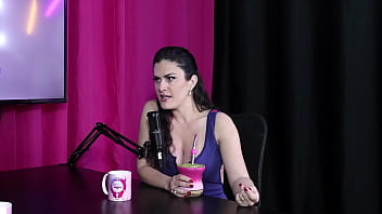 Ela começou como acompanhante em um momento de dificuldade e não se sentia digna em ter um relacionamento amanda smell sheer red