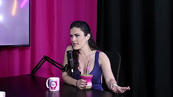 Ela começou como acompanhante em um momento de dificuldade e não se sentia digna em ter um relacionamento amanda smell sheer red