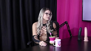 Ela começou como acompanhante em um momento de dificuldade e não se sentia digna em ter um relacionamento amanda smell sheer red