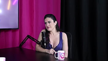 Ela começou como acompanhante em um momento de dificuldade e não se sentia digna em ter um relacionamento amanda smell sheer red