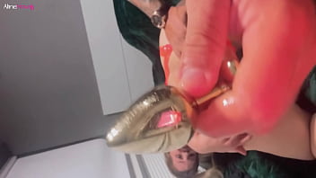 Loirinha treina com plug mas negão arromba o cuzinho apertadinho dela metendo fundo aline novak