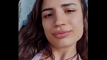 Sa y'est je suis enfin en vacances seule bémol y'a pas de jolie filles à matter a la piscine je suis triste