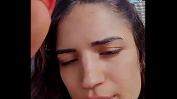 Sa y'est je suis enfin en vacances seule bémol y'a pas de jolie filles à matter a la piscine je suis triste