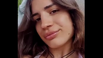 Sa y'est je suis enfin en vacances seule bémol y'a pas de jolie filles à matter a la piscine je suis triste