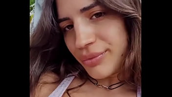 Sa y'est je suis enfin en vacances seule bémol y'a pas de jolie filles à matter a la piscine je suis triste