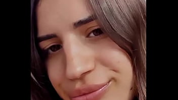 Sa y'est je suis enfin en vacances seule bémol y'a pas de jolie filles à matter a la piscine je suis triste