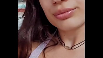 Sa y'est je suis enfin en vacances seule bémol y'a pas de jolie filles à matter a la piscine je suis triste