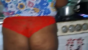 Crente safada na cozinha