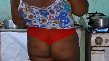 Crente safada na cozinha