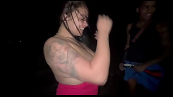 Madrugada com os amigos do morro fudendo nas pedra do leblon