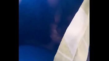 A alguien le gusta esconderse entre las sabanas