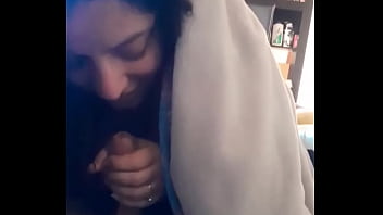 A alguien le gusta esconderse entre las sabanas