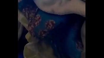 A alguien le gusta esconderse entre las sabanas