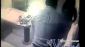 Periodista venezolano lo cacharon en la oficina