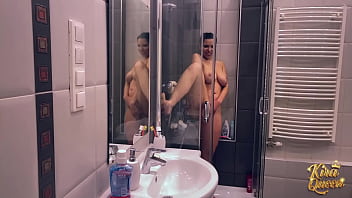 Sneak recording of kira queen while masturbates in shower