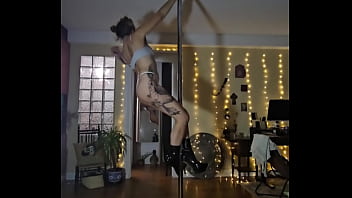 Les guyyyys ca vous dit que je propose dans mes prestations de showcam une