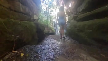 Advinha onde nos fomos aprontar #lifestyle #outdoor #couple #feetِ #privacy #brazilians #forest #trains #adul