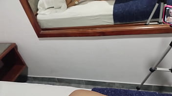 Terapia escolar mi compañera de clase valentina me invita a hacer tarbajos de matematicas en mi habitacion