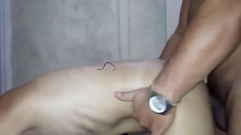 Tira onda que gosta de dar o cú então toma