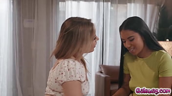 Ameena wants to try lesbian sex