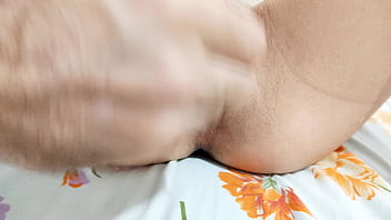 Novinha branquinha gostosa sendo masturbada