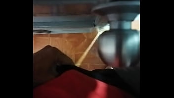 Mi hermanastro me descubre masturbandome en la habitacion el muy cachondo me folla y me llena la cara de leche historia completa