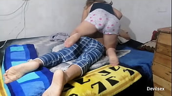 Masajeando y mamando