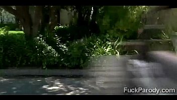 Summer hottie gets her sweet mouth pumped in the pool