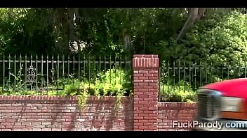 Summer hottie gets her sweet mouth pumped in the pool