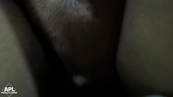 Esta puta de culo gordo siempre se inclina cuando estoy detras de ella parte 1