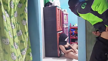 Kepergok ojol pengantar makanan ketika aku sedang masrurbasi