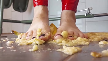 I crush bananas like your dick