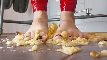 I crush bananas like your dick