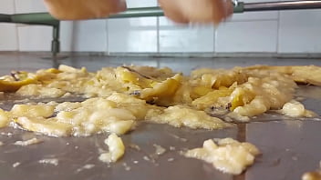 I crush bananas like your dick