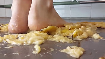 I crush bananas like your dick