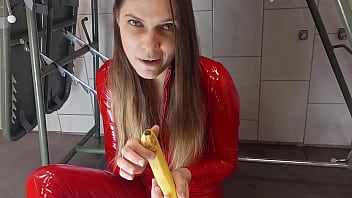 I crush bananas like your dick