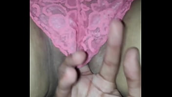 Me mete los dedos para calentarme