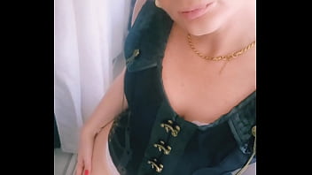 Bonjour toi j'ai très envie de voir ta bite et de la sentir en moi tu viens