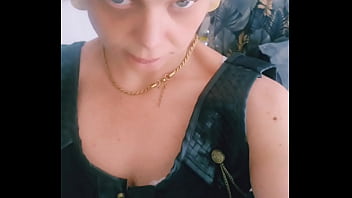 Bonjour toi j'ai très envie de voir ta bite et de la sentir en moi tu viens