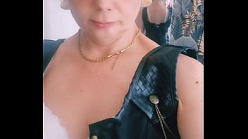 Bonjour toi j'ai très envie de voir ta bite et de la sentir en moi tu viens