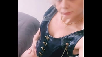 Bonjour toi j'ai très envie de voir ta bite et de la sentir en moi tu viens