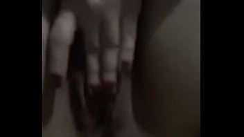 Mojando mi vagina en aislamiento