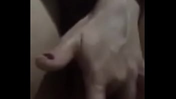 Mojando mi vagina en aislamiento